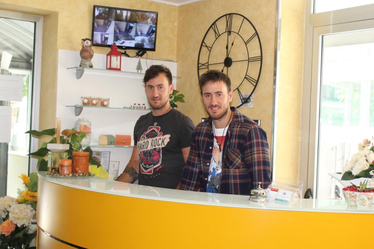 Residence Marzia Римини Экстерьер фото
