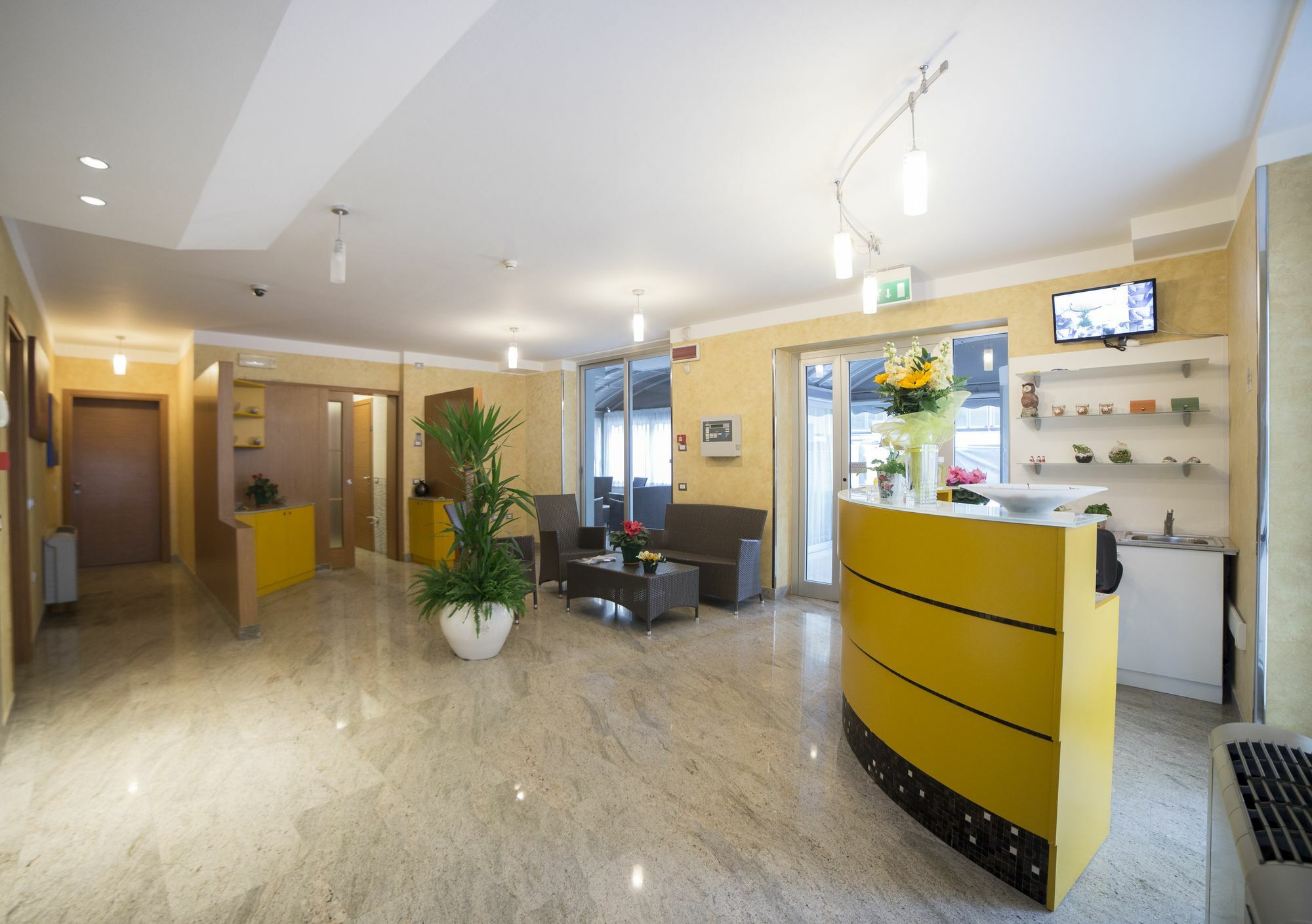 Residence Marzia Римини Экстерьер фото