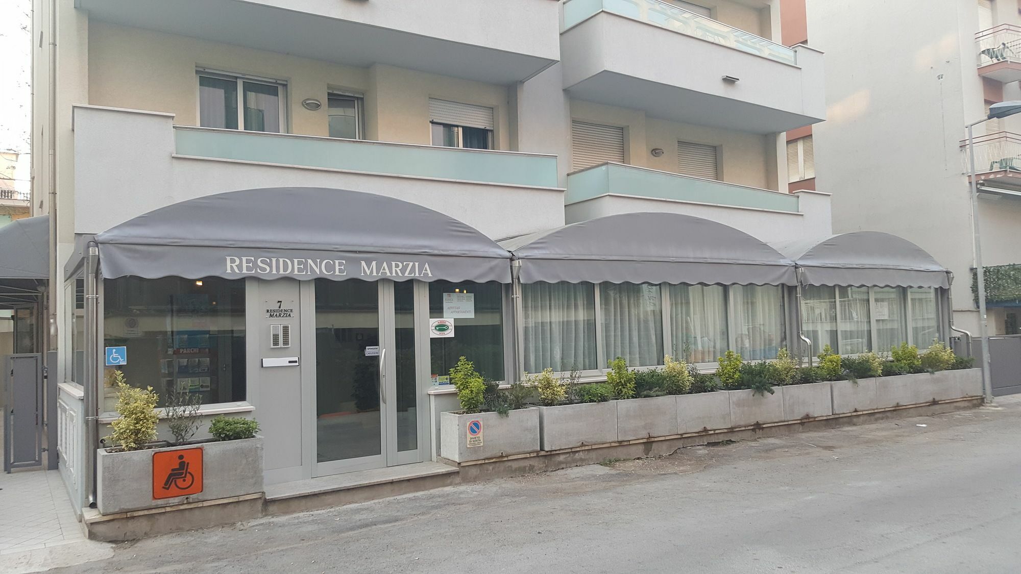 Residence Marzia Римини Экстерьер фото